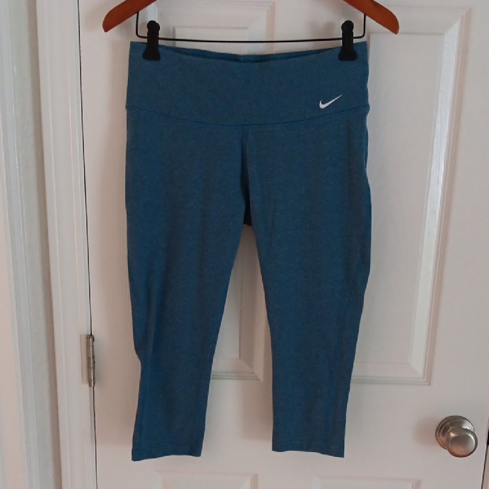 Nike Teal Capri Leggings SIZE M